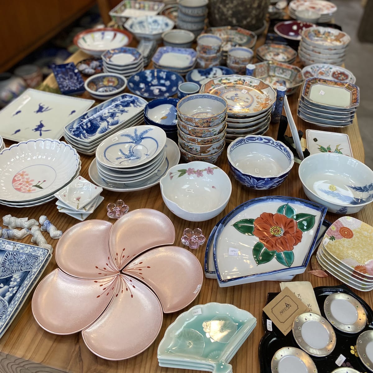 ギャラリー凜の店内の器