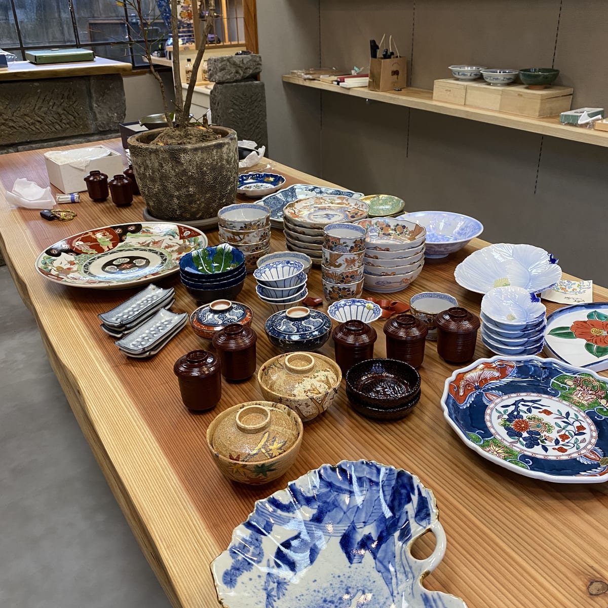 ギャラリー凜の店内の器